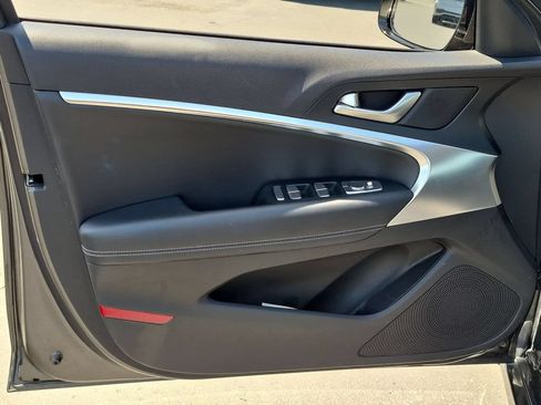Used 2025 Genesis G70 2.5T RWD image 11