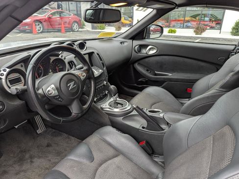 Used 2010 Nissan 370Z Touring w/ Sport Pkg RWD image 13
