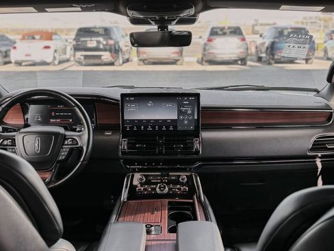 Used 2024 Lincoln Navigator L 4WD image 23