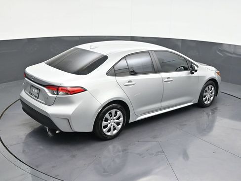 Used 2025 Toyota Corolla LE w/ Convenience Package image 19