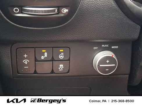 Used 2017 Kia Soul ! w/ Tech Package FWD image 25