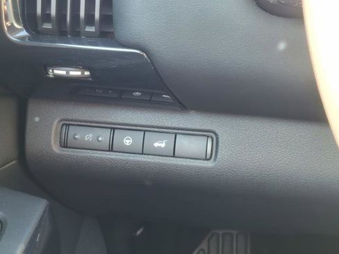 Used 2025 Nissan Pathfinder SV AWD/4WD image 12