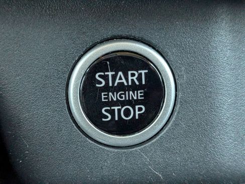 Used 2023 Nissan Rogue SV image 30