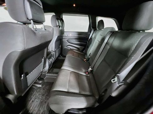 Used 2021 Jeep Grand Cherokee Laredo AWD/4WD image 24
