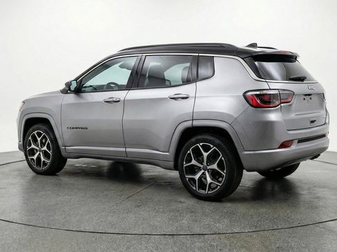 Used 2025 Jeep Compass Limited image 6