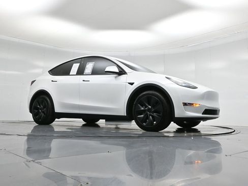 Used 2025 Tesla Model Y Long Range image 2