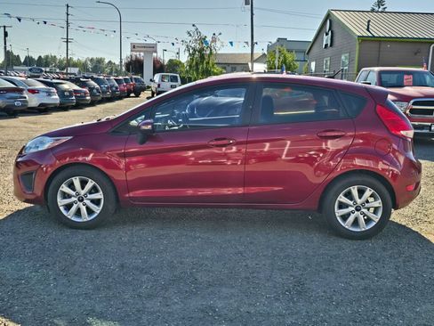 Used 2013 Ford Fiesta SE FWD image 4
