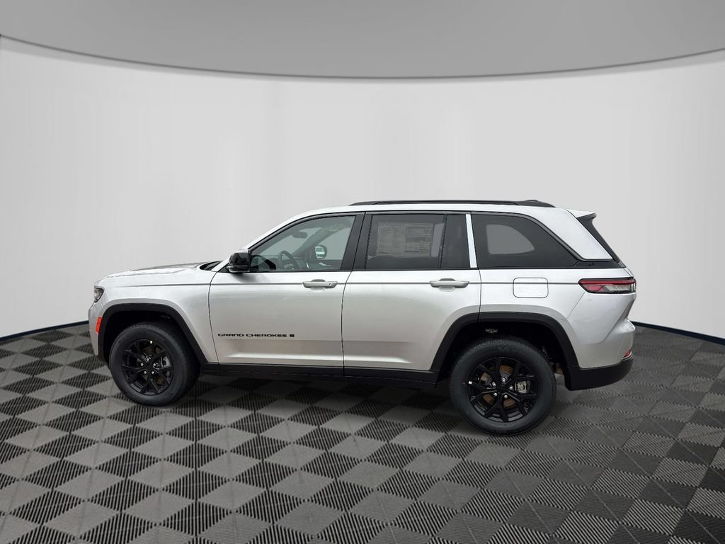 New 2026 Jeep Grand Cherokee Altitude AWD/4WD image 2