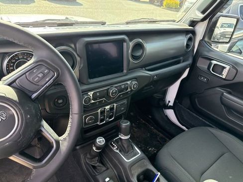 Used 2023 Jeep Gladiator Sport AWD/4WD image 8