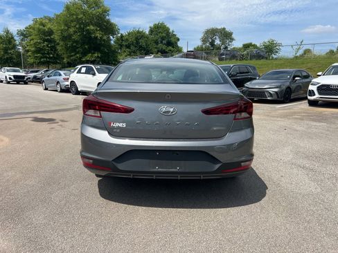 Used 2019 Hyundai Elantra SE w/ Cargo Package FWD image 4