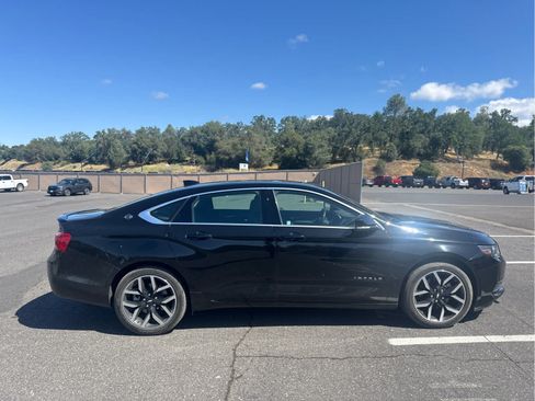Used 2017 Chevrolet Impala LT FWD image 4