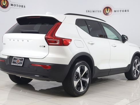 Used 2026 Volvo XC40 B5 Plus AWD/4WD image 3