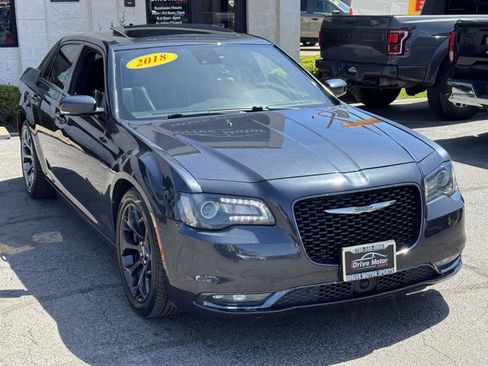 Used 2018 Chrysler 300 S w/ 300S Premium Group RWD image 11