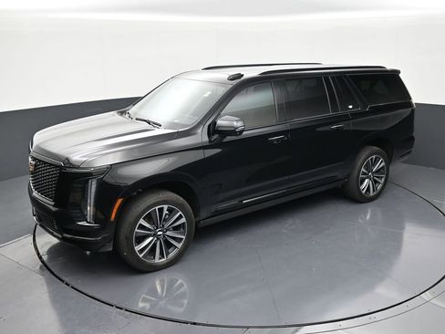 Used 2025 Cadillac Escalade ESV Sport w/ Touring Package RWD image 12