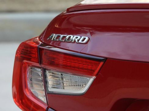 Used 2018 Honda Accord Sport image 8