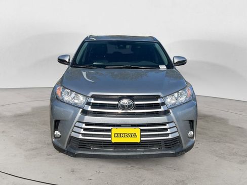 Used 2017 Toyota Highlander XLE AWD/4WD image 3