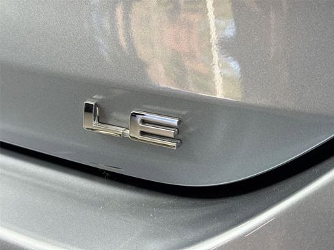 Used 2024 Toyota Highlander LE image 14