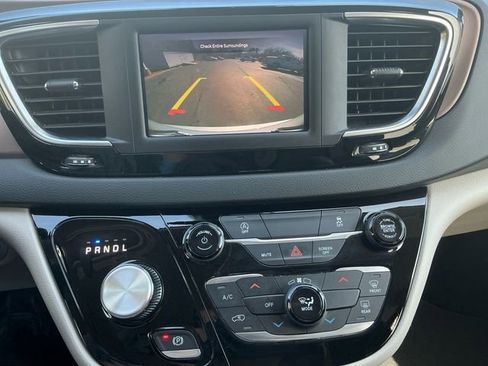 Used 2023 Chrysler Voyager LX FWD image 23
