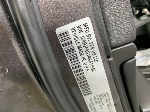 Used 2021 Jeep Grand Cherokee Laredo AWD/4WD image 13