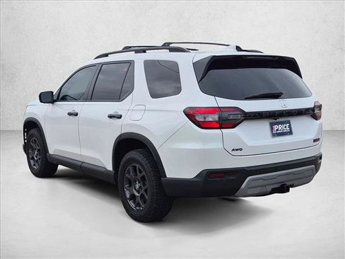Used 2025 Honda Pilot TrailSport image 7