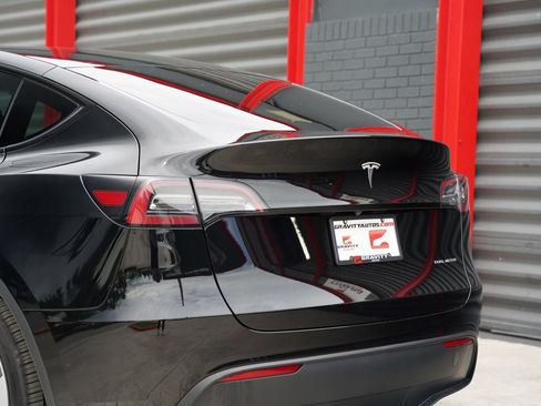 Used 2023 Tesla Model Y AWD image 10