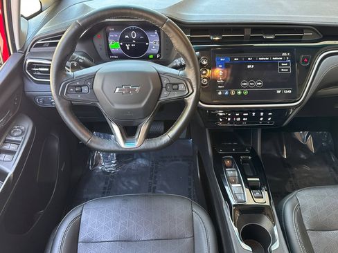 Used 2023 Chevrolet Bolt LT w/ Infotainment Package FWD image 17