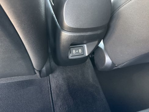 Certified 2025 Hyundai Elantra SE FWD image 14