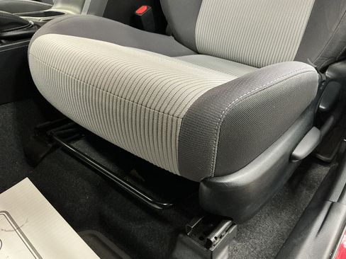Used 2014 Toyota RAV4 XLE AWD/4WD image 20