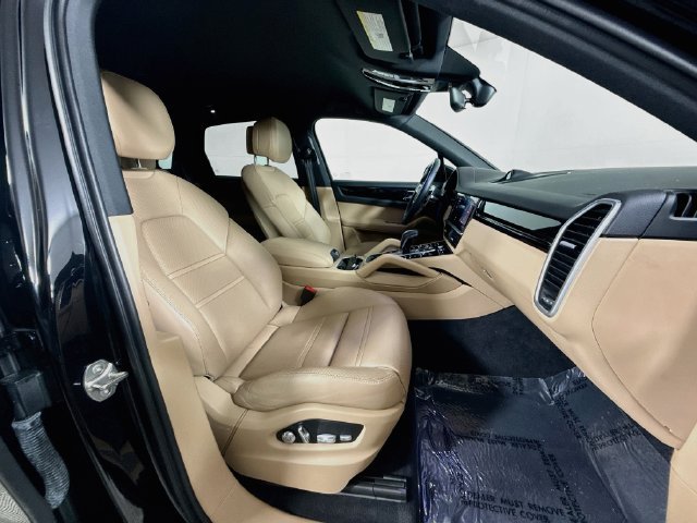 Used 2021 Porsche Cayenne AWD/4WD image 29