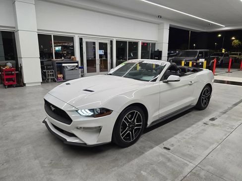 Used 2018 Ford Mustang Premium RWD image 9