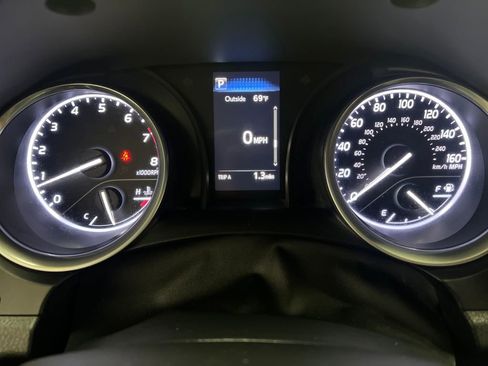 Used 2018 Toyota Camry SE FWD image 18