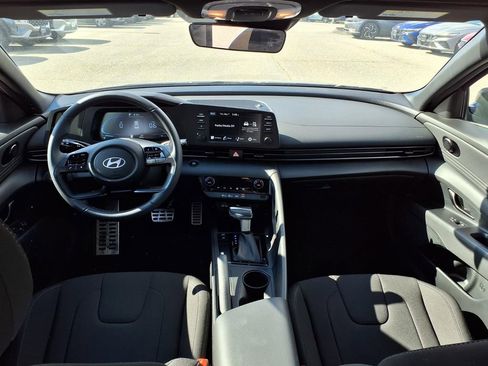 Used 2025 Hyundai Elantra Sport FWD image 12