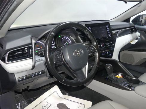 Used 2022 Toyota Camry SE w/ Cold Weather Package FWD image 23