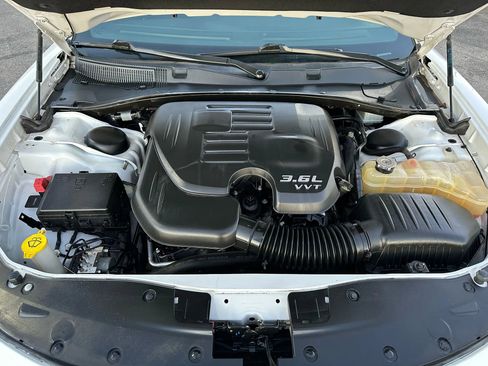 Used 2018 Dodge Charger SXT w/ Blacktop Package image 19