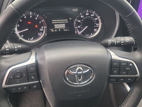 Used 2024 Toyota Highlander XSE image 28
