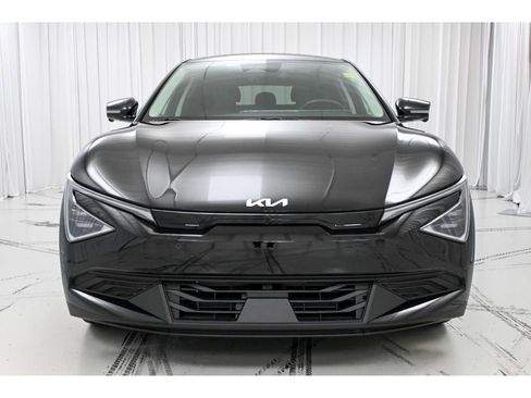 New 2025 Kia EV6 Light w/ Light LR Technology Package image 3