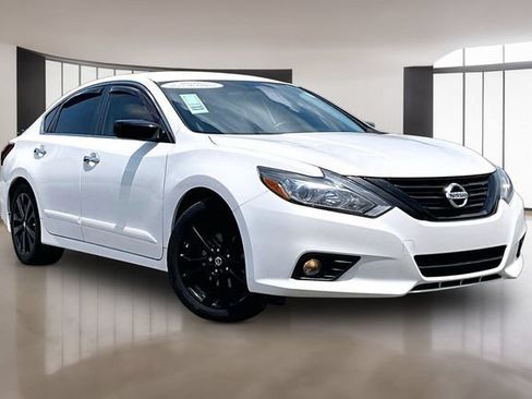 Used 2018 Nissan Altima 2.5 SR w/ SR Midnight Edition FWD image 3