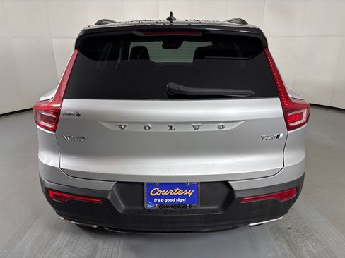 Used 2019 Volvo XC40 T5 R-Design AWD/4WD image 7