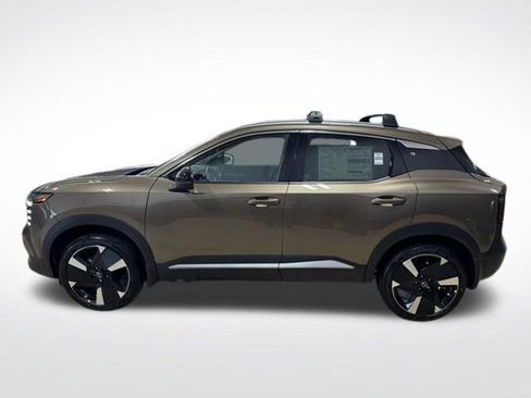 New 2026 Nissan Kicks SR w/ Cold Weather Package AWD/4WD image 2