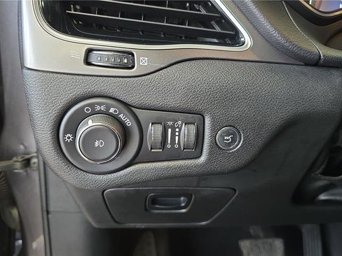 Used 2019 Jeep Cherokee Limited image 26