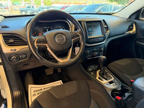 Used 2015 Jeep Cherokee Latitude w/ Cold Weather Group AWD/4WD image 14