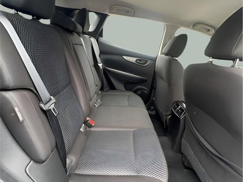 Used 2021 Nissan Rogue Sport S image 17