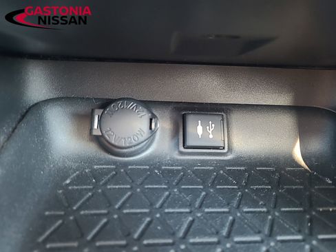 Used 2019 Toyota RAV4 XLE w/ Phone Cable & Charge Package image 39