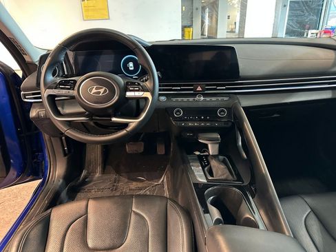 Used 2025 Hyundai Elantra Limited image 34