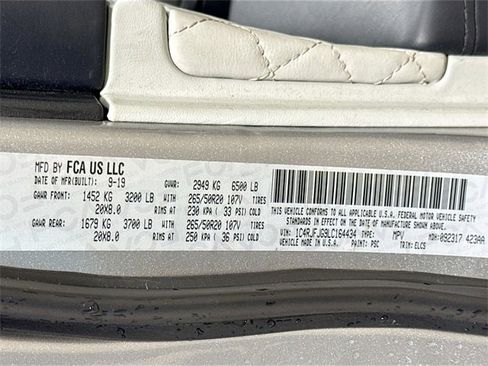 Used 2020 Jeep Grand Cherokee Summit image 33