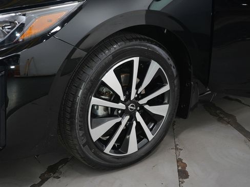 Used 2025 Nissan Sentra SV w/ SV Premium Package image 25