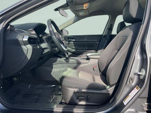 Used 2024 Nissan Altima 2.5 SV image 9