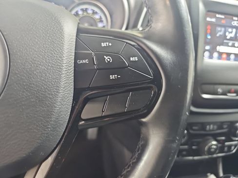 Used 2020 Jeep Cherokee Latitude Plus AWD/4WD image 22