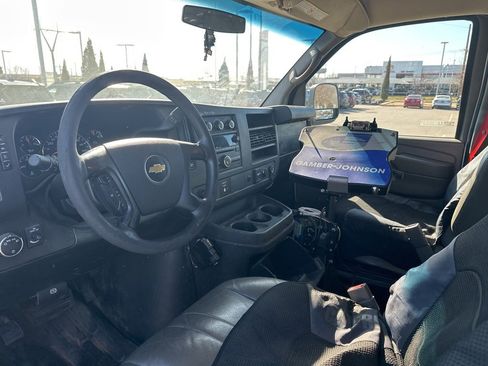 Used 2015 Chevrolet Express 2500 image 4