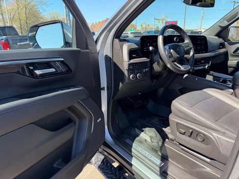 Used 2025 Chevrolet Tahoe Z71 w/ Z71 Off-Road Package AWD/4WD image 20